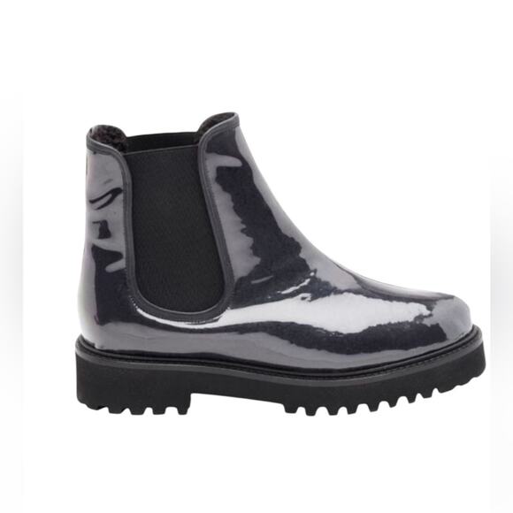 NWOT Andre Assous Women’s Peggy Vinyl Chelsea Boots Black Sz 9 - Picture 1 of 11
